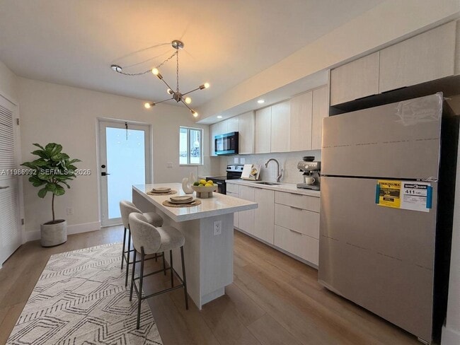 Building Photo - 1904 SW 17th Ave