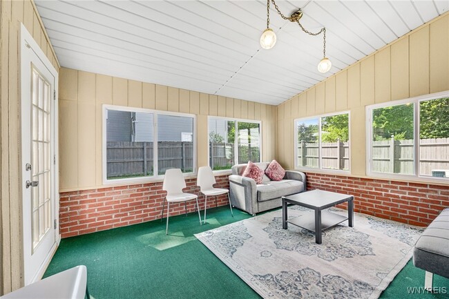 Building Photo - 71 Chaumont Dr