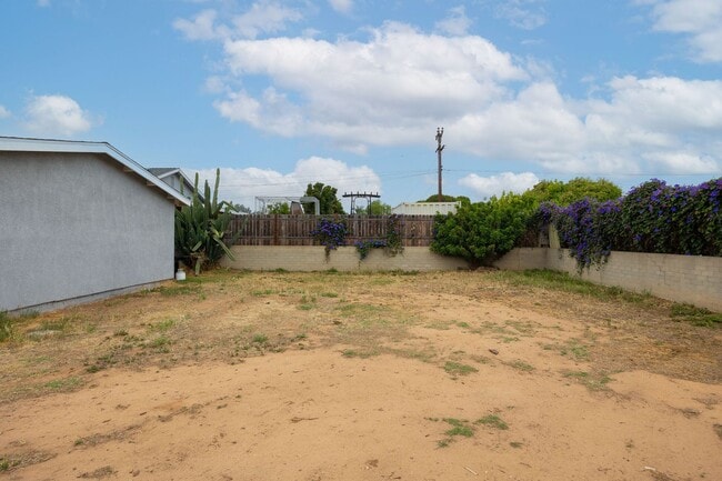 Building Photo - Recently Renovated 2 Bedroom Home with All...