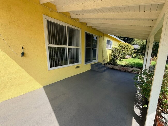 Building Photo - 4 Bdrm/2 Bath Home w/Garage and Yard in Fu...