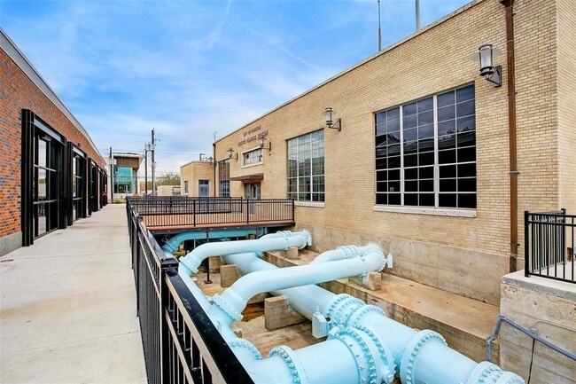Building Photo - 324 W 20th St
