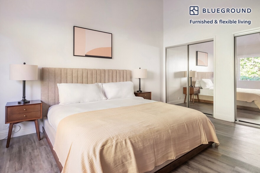 Building Photo - 801 Middlefield Rd