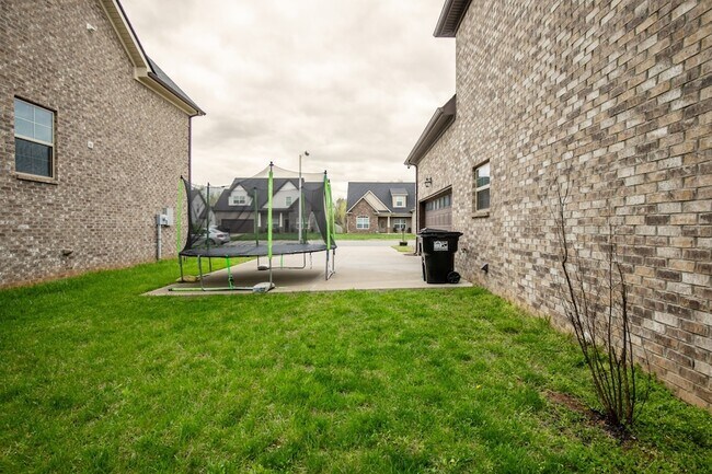 Building Photo - 5322 Honeybee Dr