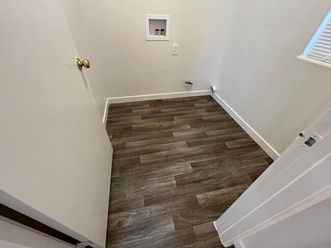 Building Photo - Beautiful home ready for rent