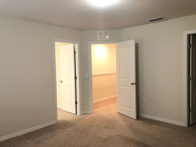 Building Photo - 2674 Mead Ave
