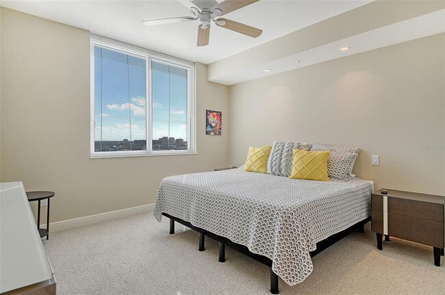 Building Photo - 800 N Tamiami Trl