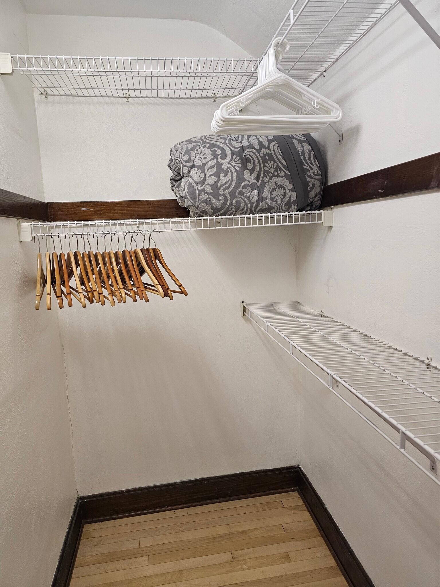 Closet 2 - 521 Memphis Ave