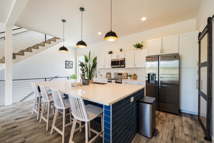 Stainless New Appliances - 823 Orondo Ave