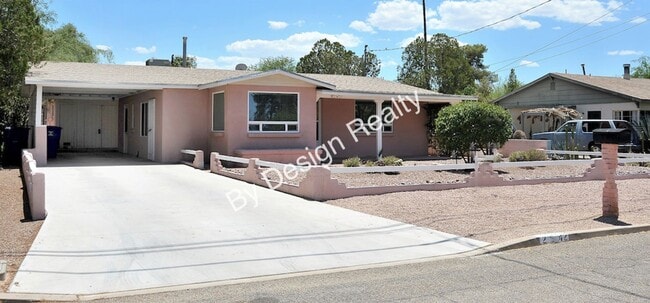 Building Photo - Hedrick Acreage 2 Bed 1 Bath Mid Century Bungalow with Modern Remodel