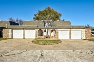 Building Photo - Charming and Spacious 2BD/1.5BTH Duplex Near Lake Hefner – Perfectly Located for Shopping and Dining