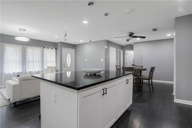 Building Photo - 2681 Tilson Rd