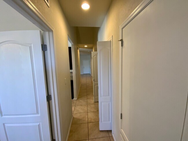 Building Photo - 4 Bedroom Home Available in Juan Tabo Hills!