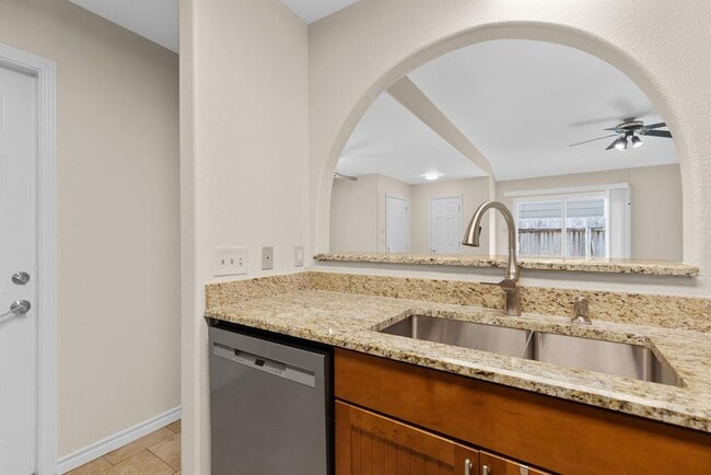 Building Photo - 2630 Gwendolyn Ln