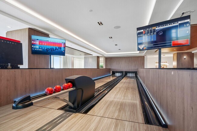 Building Photo - 220 Lake Shore Dr