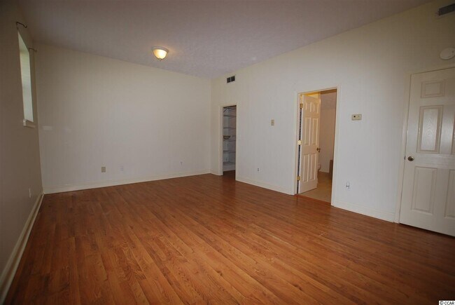 Building Photo - 402 50th Ave N