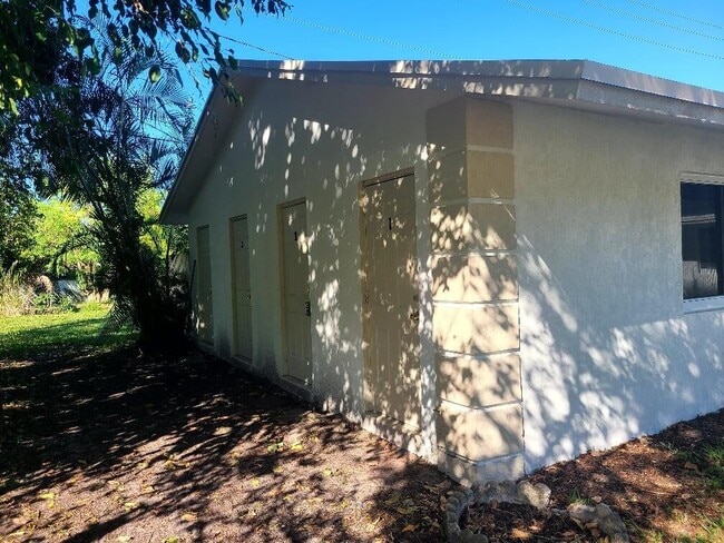 Building Photo - 4683 Hairland Dr