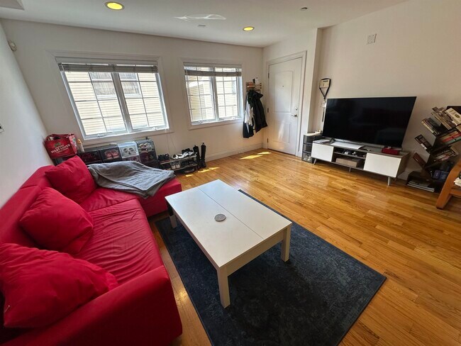 Building Photo - 124 68th St