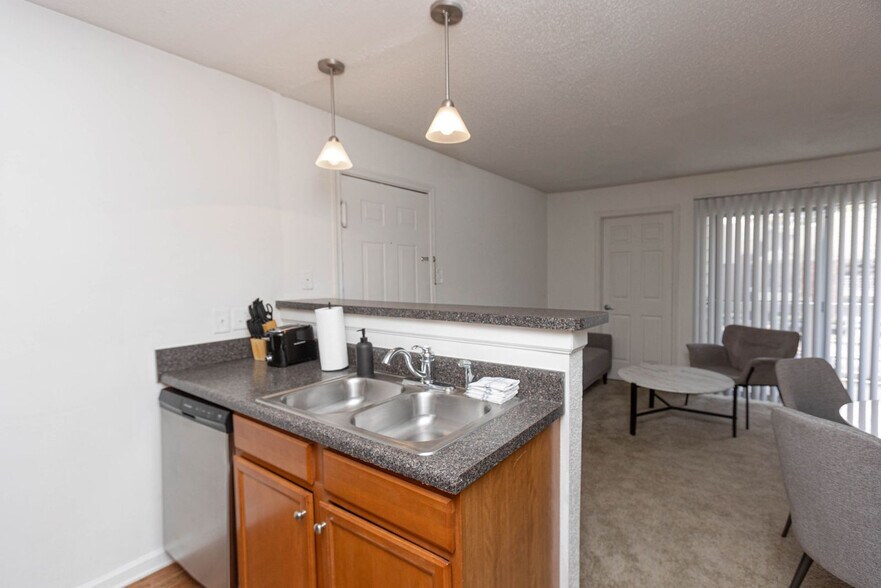 Building Photo - 915 Cameo Dr
