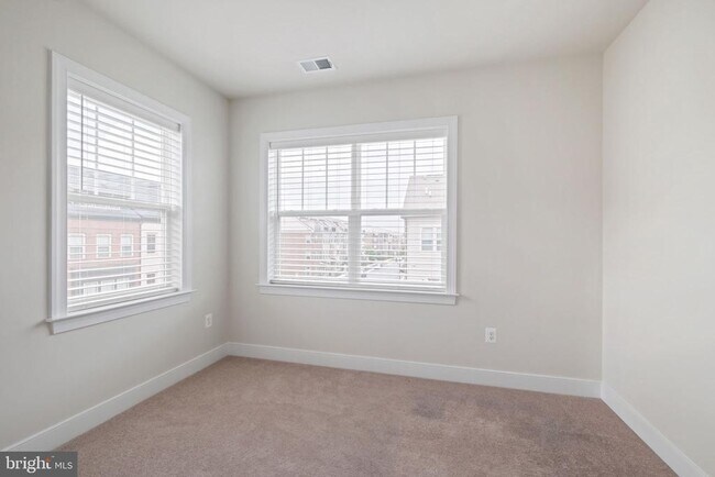 Building Photo - 143 Rubens Dr