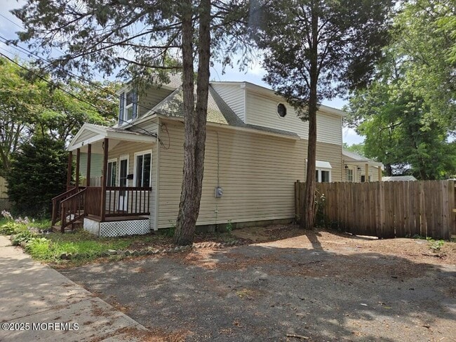 Building Photo - 42 Linton Pl