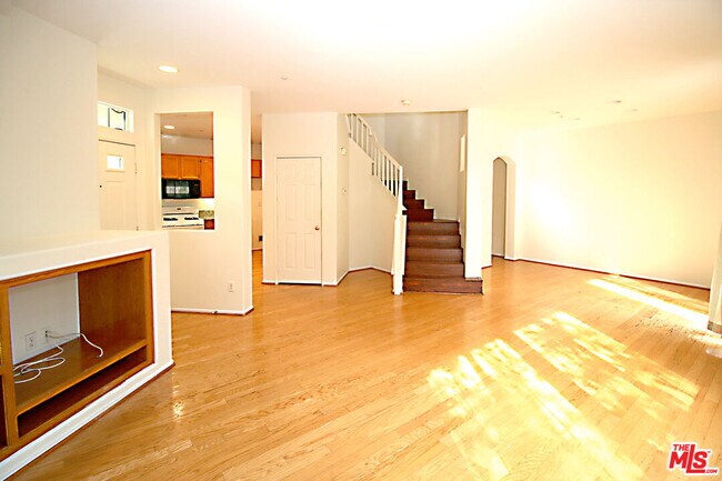 Building Photo - 915 Somerville