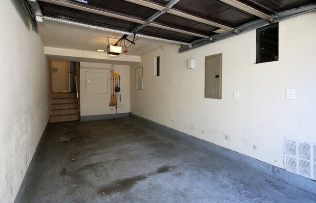 Building Photo - Beach front big duplex. Gustavo Lopez AMSI