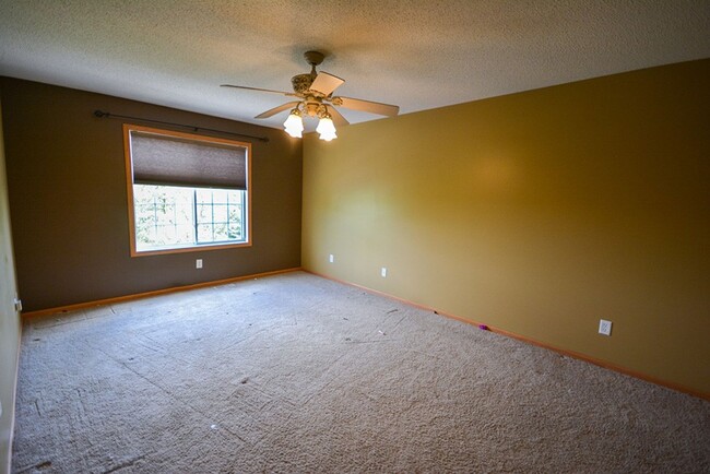 Building Photo - Beautiful Boulder Ridge townhome