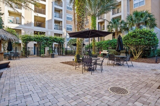 Building Photo - Renovated 1 Bedroom 1 Bathroom Condo with ...