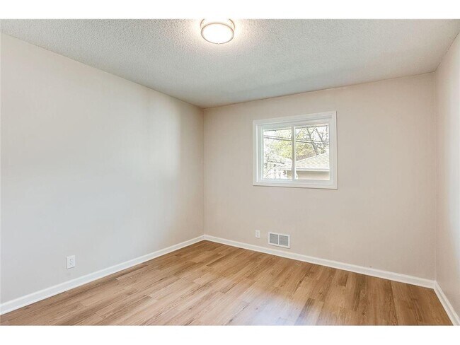 Building Photo - 1072 Glenhill Rd