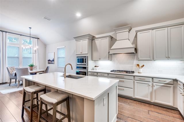 Building Photo - 1016 Lake Sierra Wy