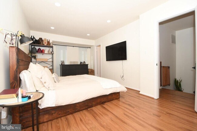 Building Photo - 7812 Briardale Terrace