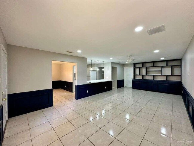 Building Photo - 29 W Dallas Ave