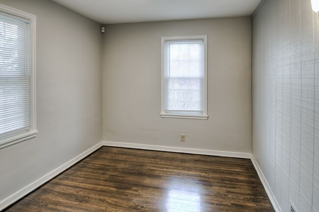 Building Photo - Aksarben Beauty