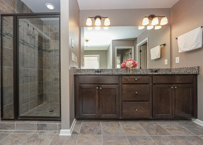 Building Photo - 4669 Sierra Creek Dr NE