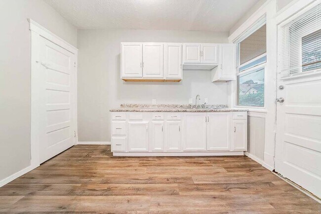 Building Photo - Beautifully Renovated Home in Prime Location
