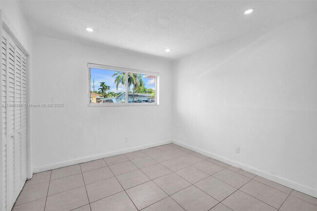 Building Photo - 3341 SW 94th Ct
