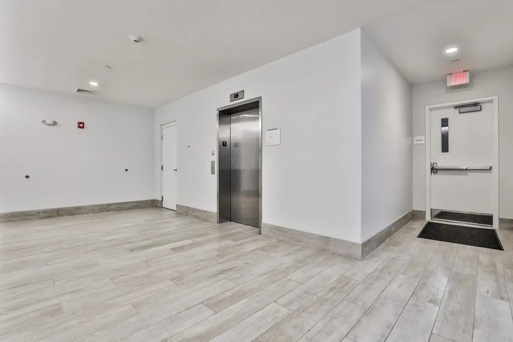 Building Photo - 250 Meridian St