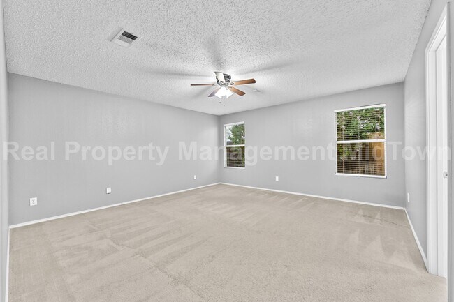 Building Photo - Charming 3-Bedroom Home in Arlington – Man...