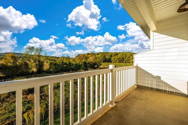 Building Photo - The Enclave At Gambrill View