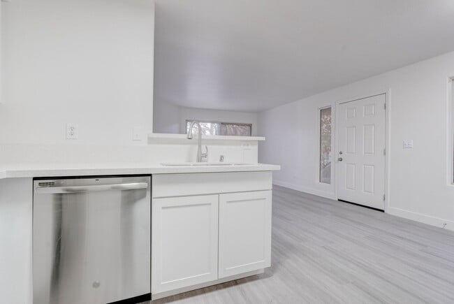 Building Photo - 3060 Tarpon