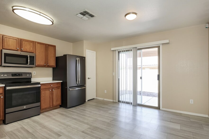 Building Photo - 3042 W Casino Ave