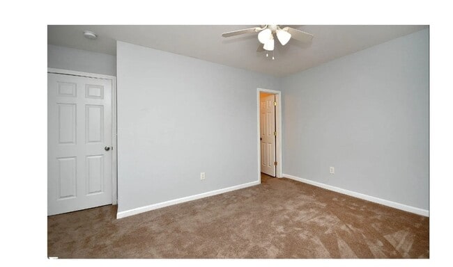 Building Photo - Charming 2-bedroom, 2.5-bathroom townhouse...