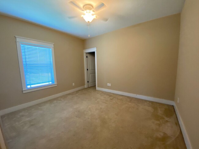 Building Photo - 3 Bedroom/2.5 Bathroom Home in Daphne