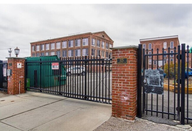 Building Photo - 325 Lafayette St