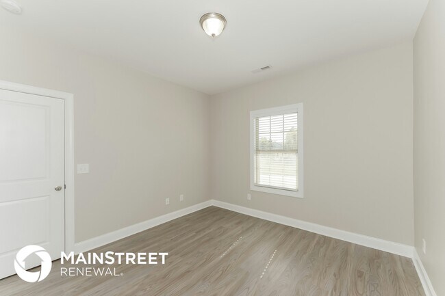 Building Photo - 3024 Honeysuckle Dr