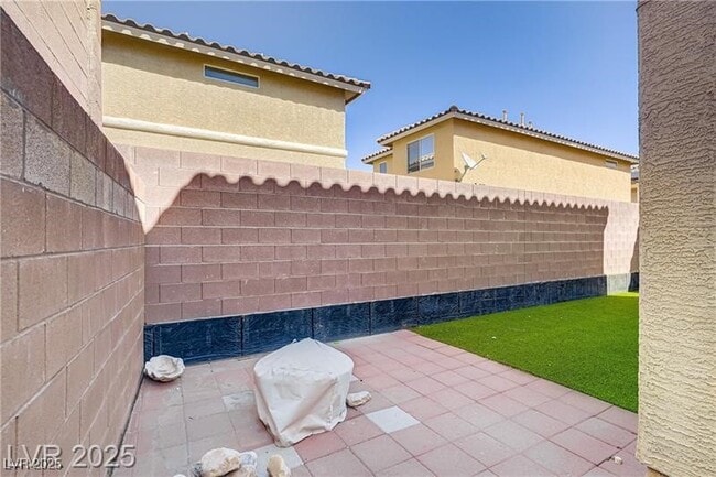 Building Photo - 5948 Sakhalin Ave