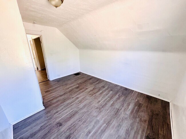 Building Photo - 924 Ansel Rd