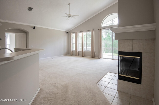 Building Photo - 9166 Spindletree Way