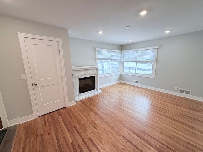 Building Photo - Spacious 4-Bedroom Home with Pond Views & EV-Ready Garage – Bloomington!!