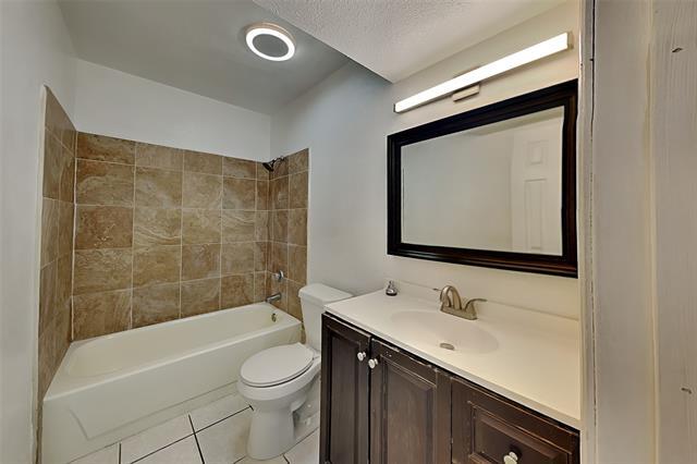 Building Photo - 420 Dollins St